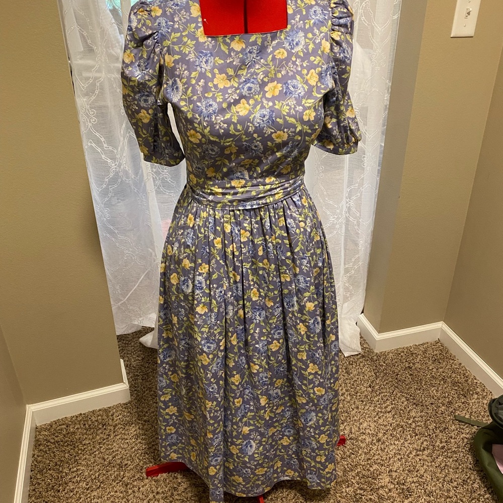 Laura Ashley Vintage Prairie Dress Size 4